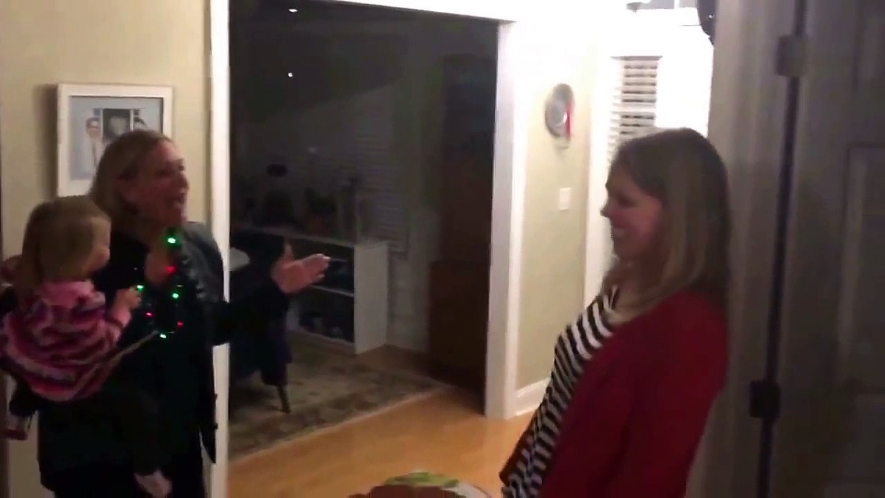 Overseas daughter Christmas surprise