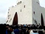 people climbing on the walls of mizaar e quaid watch n share