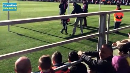 Niño invade campo para abrazar a Neymar entrenamiento de FC Barcelona 2015