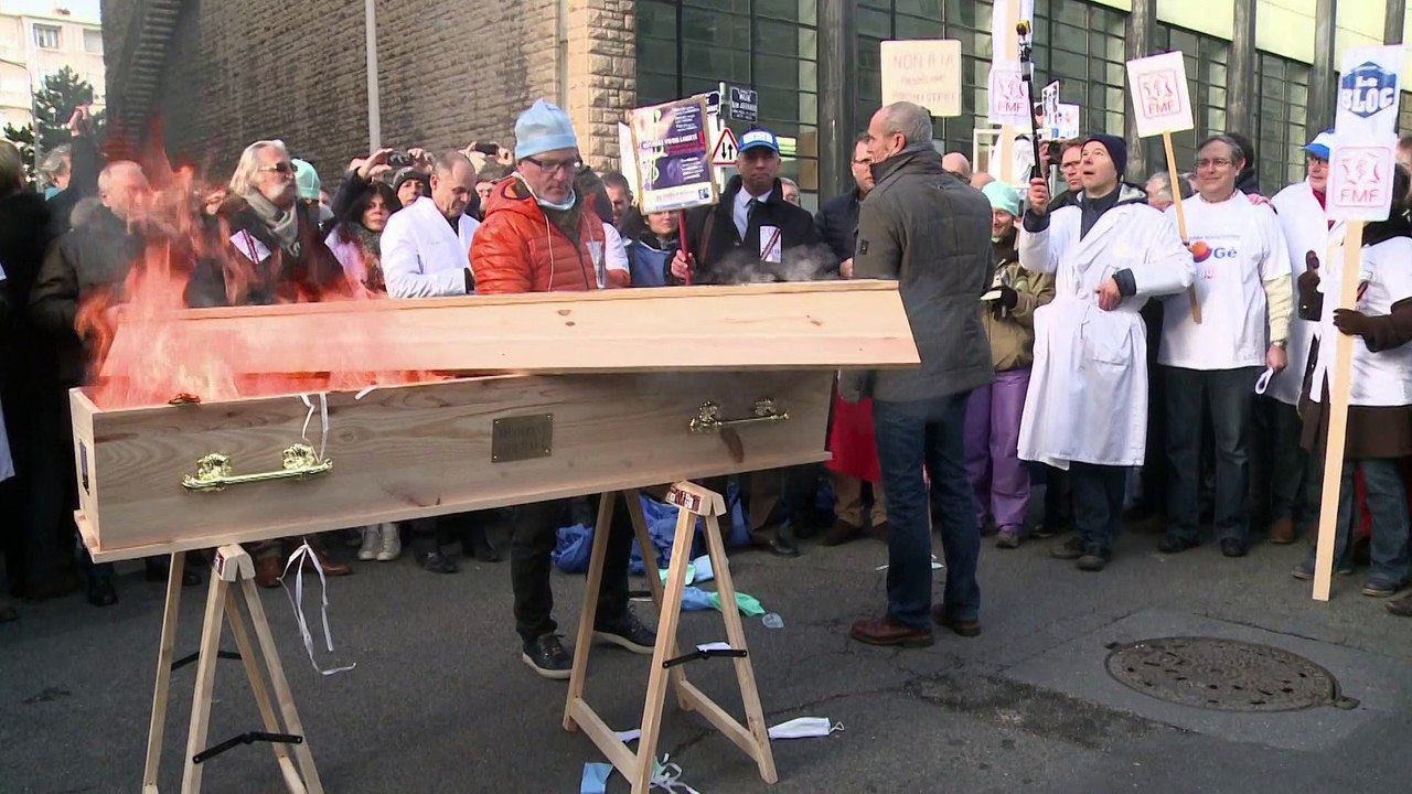 Grève des médecins: manifestation de praticiens à Lyon