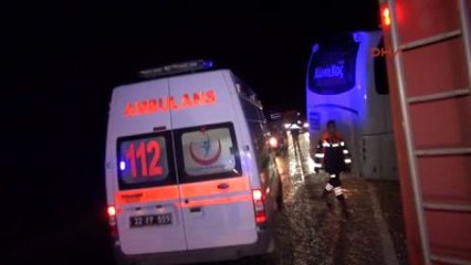 Antalya Yan Yatan Kamyon Yolcu Otobüsüne Çarptı: 12 Yaralı