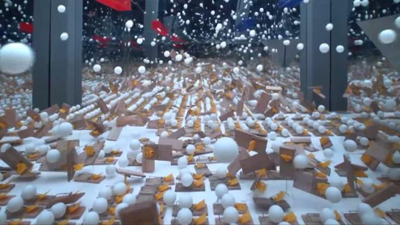 2,014 Mousetraps and Ping-Pong Balls Combine for Unique New Year's Explosion