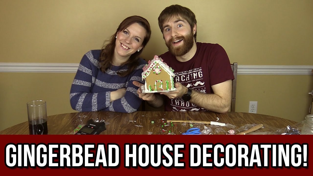 Gingerbread House Decorating with Sommer!