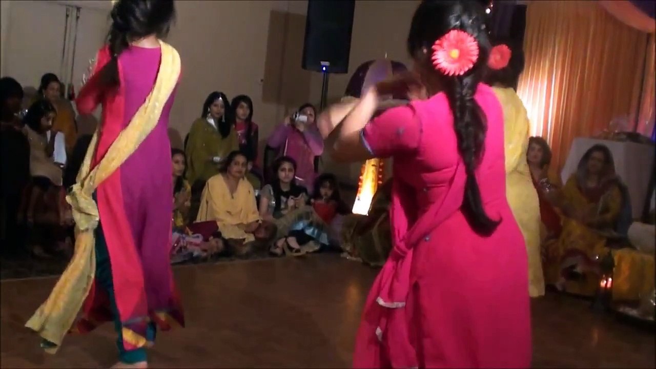 Amazing Mehndi Dance