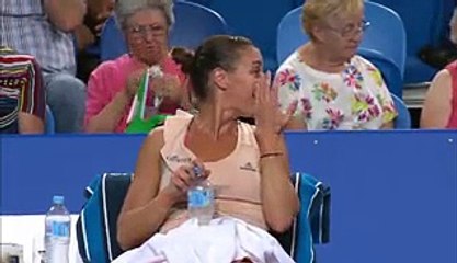 Serena Williams commande un café en plein match