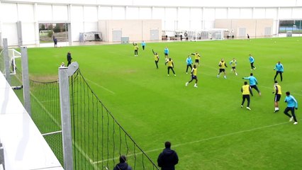 Superbe reprise de Demichelis à l'entraînement avec Manchester City