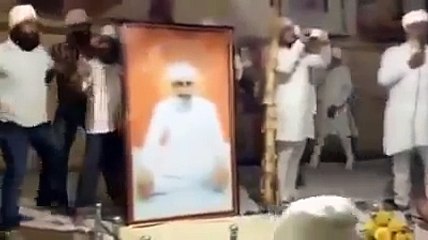 Indian Sikh fighting over a portrait