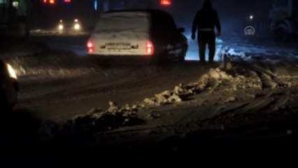 Kar Yağışı Sürücülere Zor Anlar Yaşattı