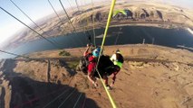 Saut à l'élastique et rope swing depuis un parapente! Dingue...