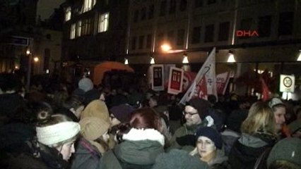 Berlin'de 'Pegida Karşıtı' Eyleme Binlerce Kişi Katıldı