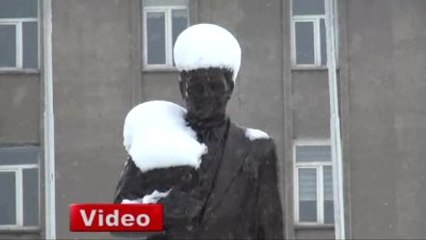 Kar Yağışı, Tatvan'da Hayatı Olumsuz Yönde Etkiliyor