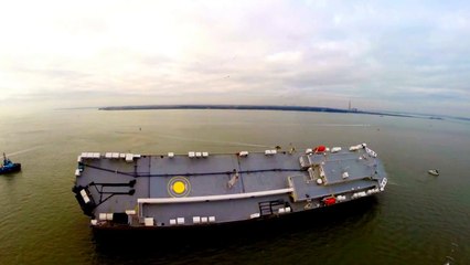 Un drone filme le Cargo échoué à Southampton