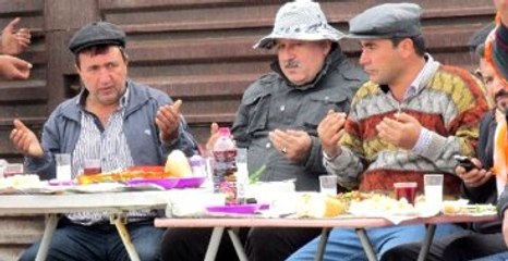 Alkol Sofrasında Dua Edilmesi Müftüyü Kızdırdı