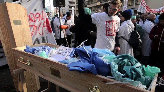 Lyon : la marche funèbre des médecins libéraux