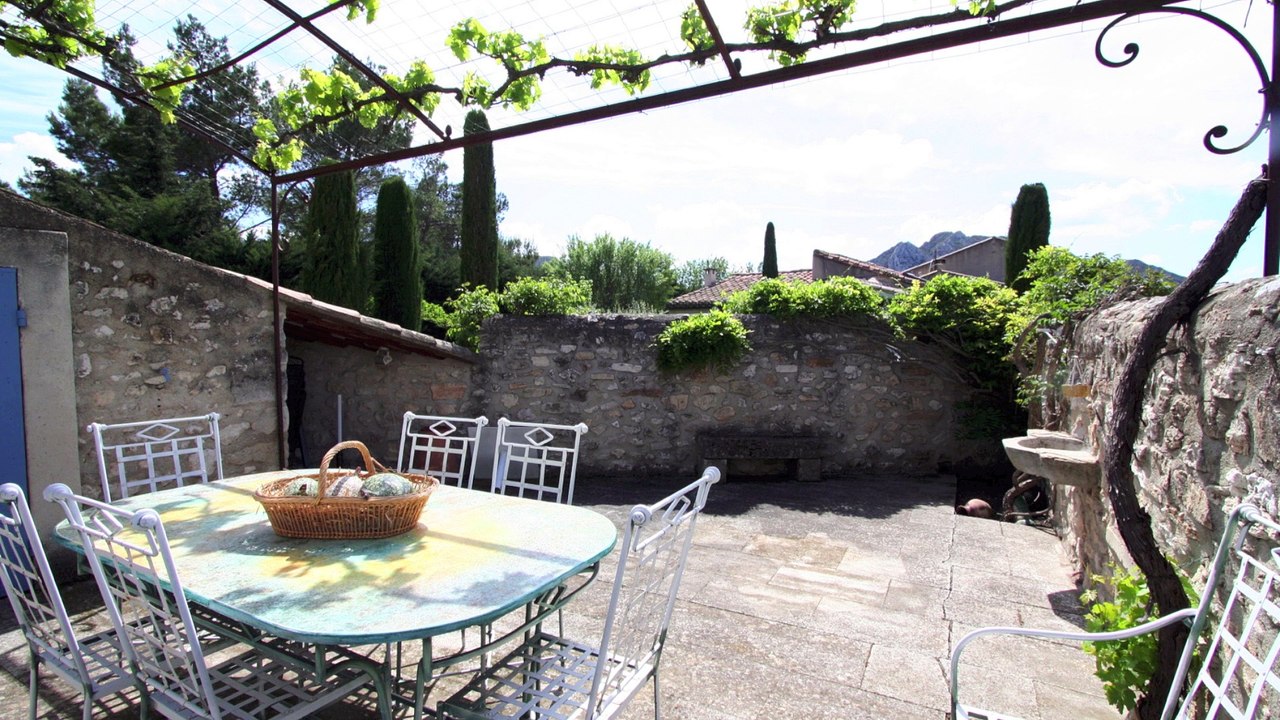 Vente Mas en pierre à Eygalières (13810) - Vue Alpilles - 163 m²
