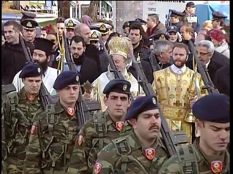 Με λιακάδα και ψύχος ο αγιασμός των υδάτων στην Χαλκίδα