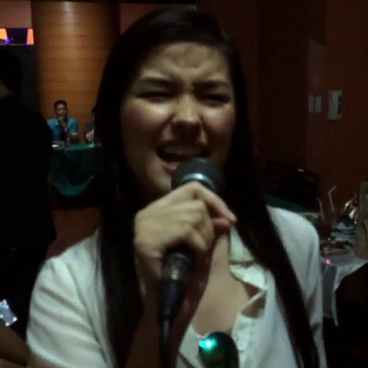 liza as karaokey queen too