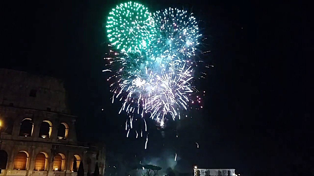 20 dernières secondes du feu d'artifice au Colisée - Rome 1er janvier 2015