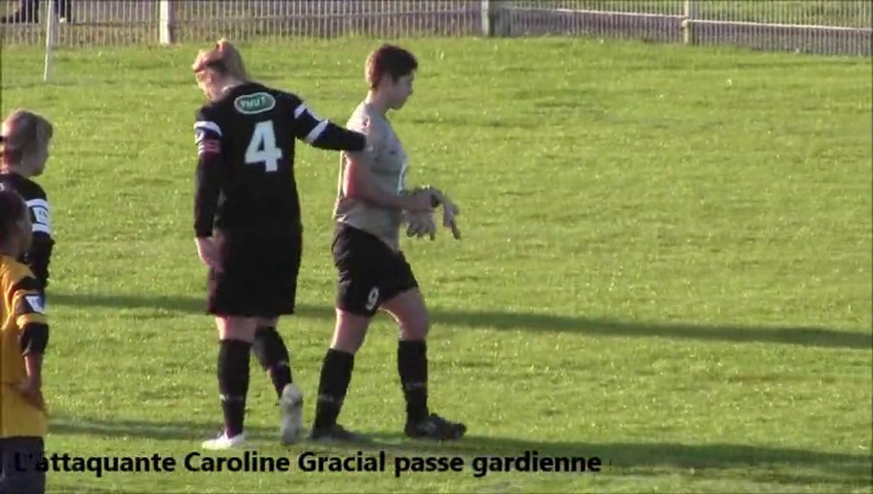Coupe de France (32eme) : l'attaquante Caroline Gracial arrête un pénalty (TEMPLEMARS-COMPIEGNE)