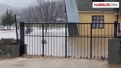 Sağanak Sel ve Su Baskınlarına Neden Oldu