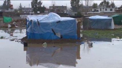 Suriyelilerin Boş Araziye Kurduğu Çadırları Su Bastı