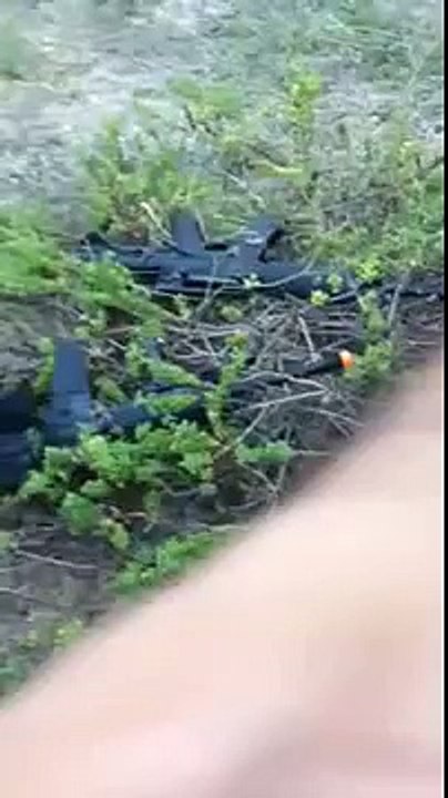 Il retire une bille d'Airsoft de son visage