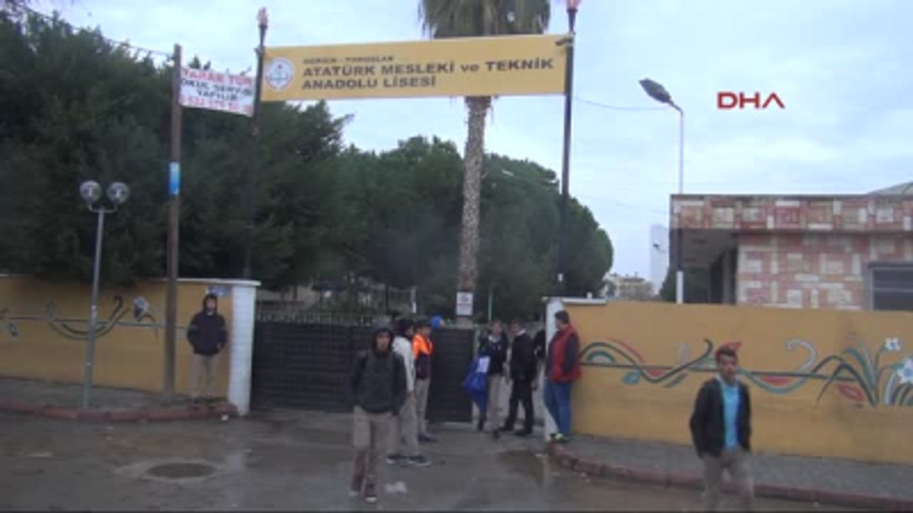 Mersin Öğrencilerin Öğretmenle Alay Etmesi Kamerada