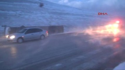 Télécharger la video: Erzurum Fırtına Otobüs Devirdi: 8 Yaralı