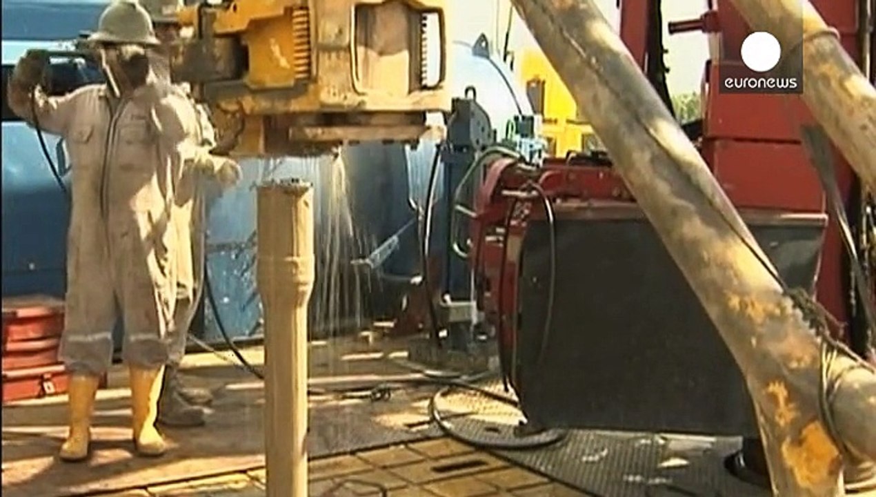 Нефть - меньше 52 долларов, доллар - больше 64...