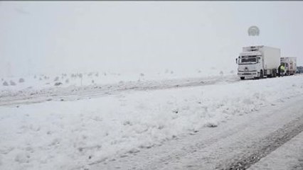 Kahramanmaraş-Kayseri Karayolunda Ulaşım Güçlükle Sağlanıyor
