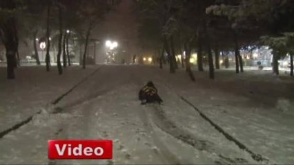 Çamlıca'da Kartopu Kızak Keyfi