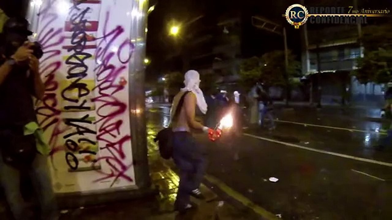 Donde hubo molotovs, cenizas quedan Chacao 27M