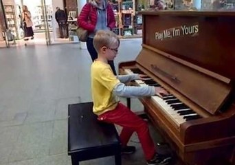 Talented Eight Year Old Wows London Train Station With Piano Recital