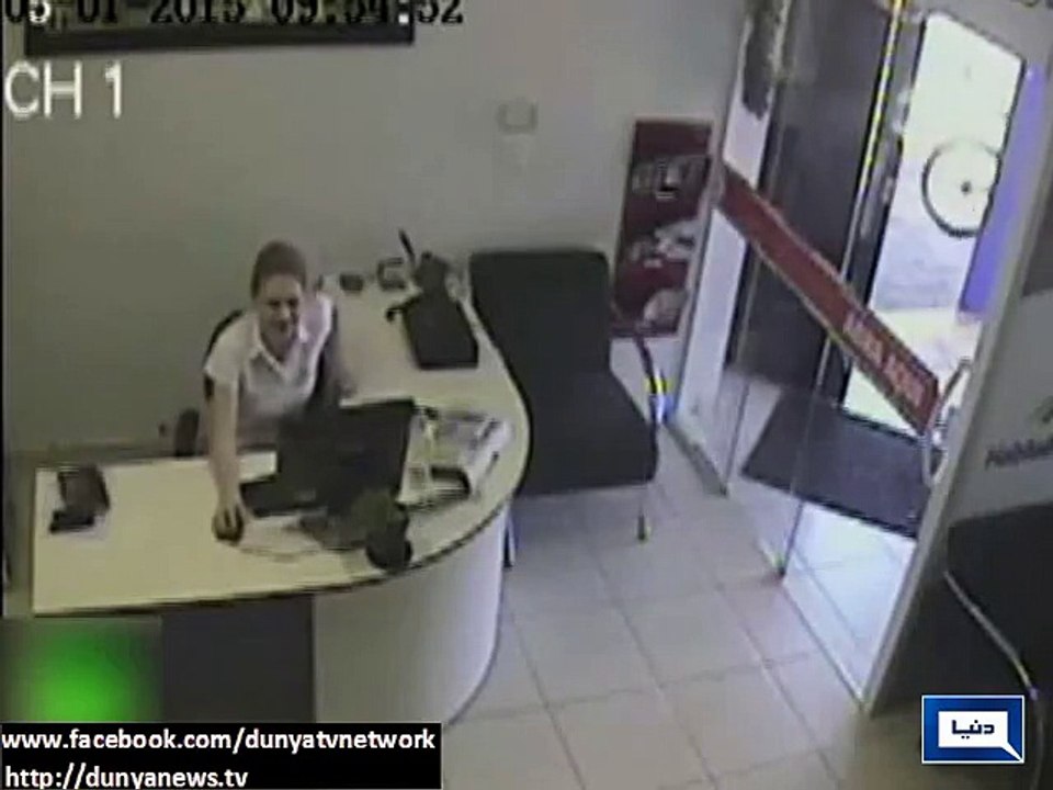 Dunya News - Brazil woman escapes death as truck crashes through office wall