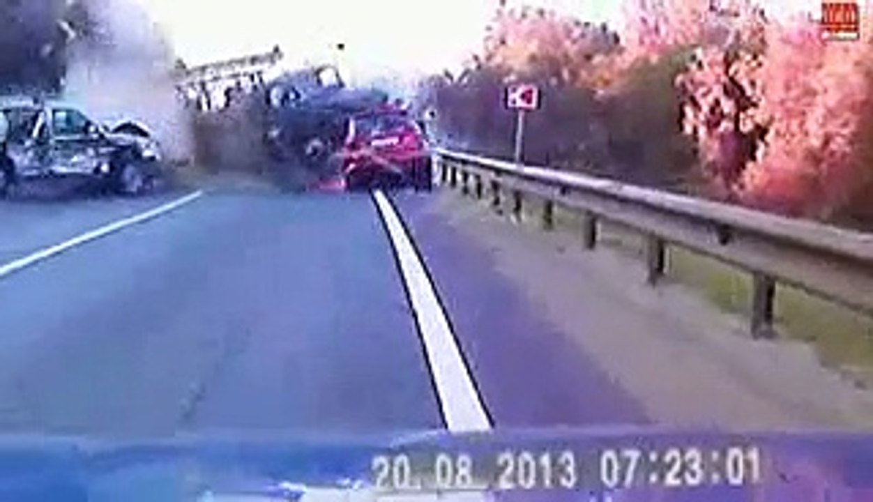 Exteme Highway Car Crash Compilation