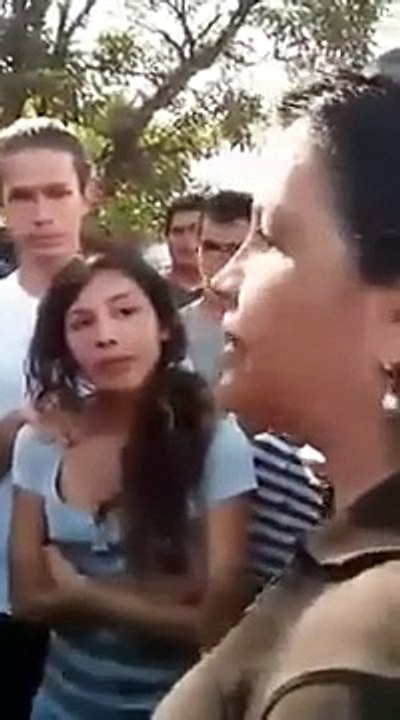 Míralo! La esposa de comandante del 4F también defiende a los estudiantes en Mérida.