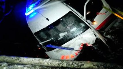 Sivas Hasta Taşıyan Ambulans Baraj Göletine Uçtu 4 Yaralı