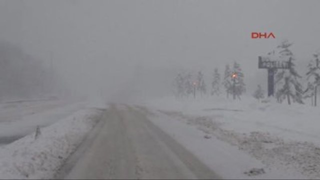 Bolu Yoğun Kar Yağışı Bolu Dağı'nda Ulaşımı Etkiliyor