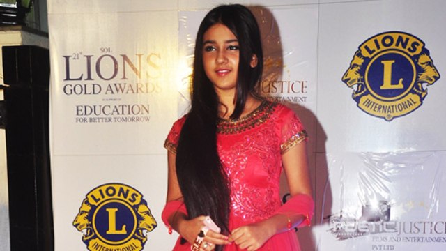 Roshni Walia Wins Favourite Child Artist Award At Lions Gold Award 2015