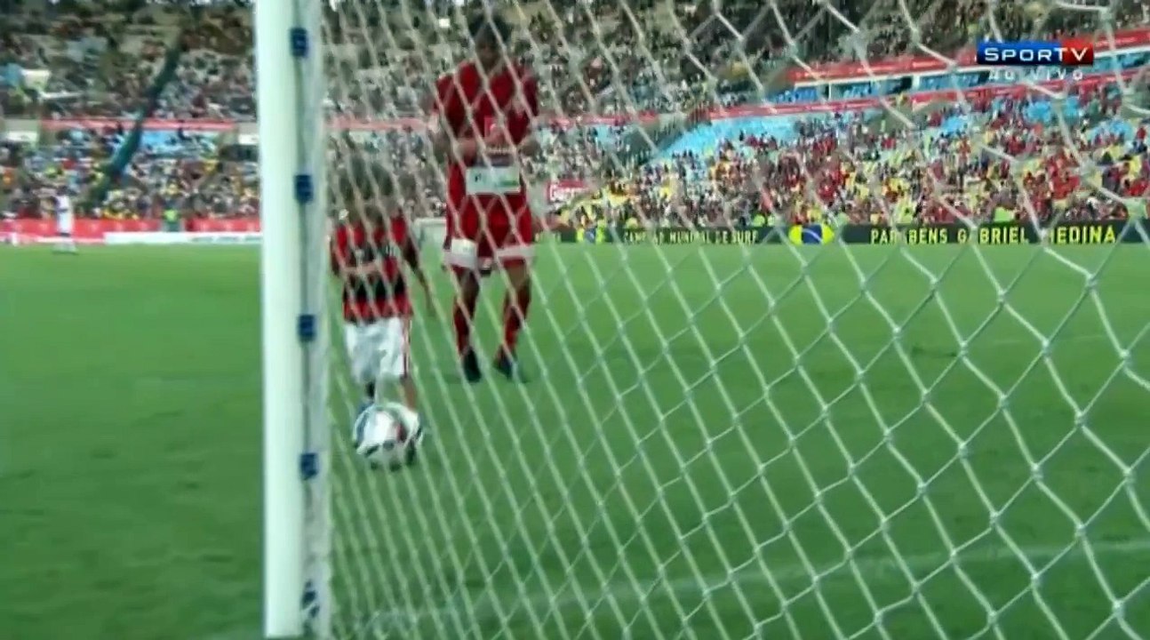 Robinho kiss the ball during Friends of Zico vs World Stars 27-12-2014