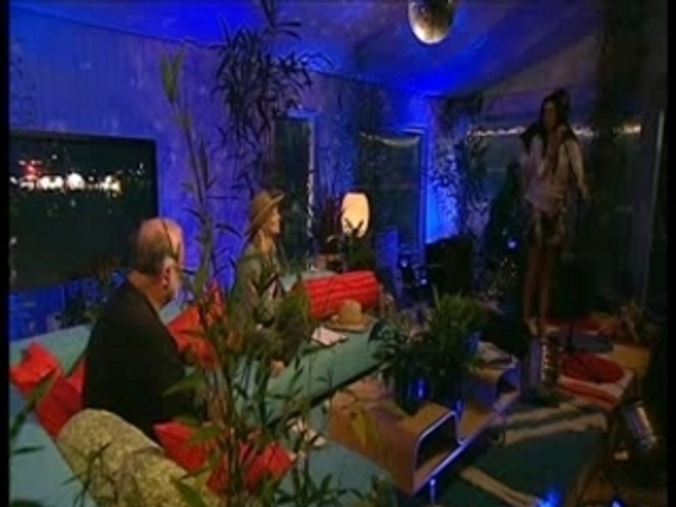 Amy Winehouse - Stronger Than Me