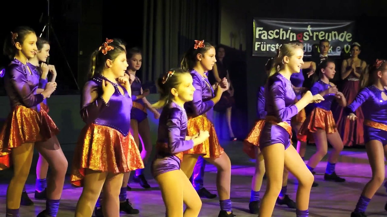 Faschingsfreunde Fürstenfeldbruck Show 2015 der Kindershowgarde unter dem Motto 'Feel the Music'