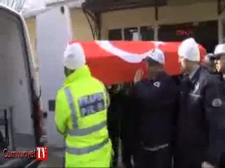 Şehit polisin cenazesi polis eskortu eşliğinde götürüldü