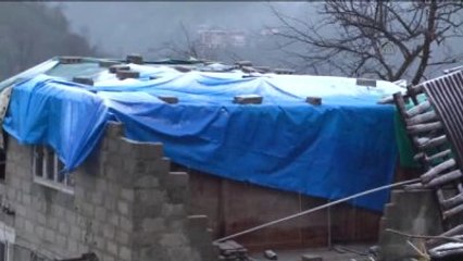 Fırtına Çatıları Uçurdu
