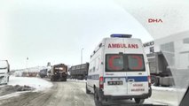 Ankara Gölbaşı Kar ve Tipide Mahsur Kalan Vatandaşları Belediye Ekipleri Kurtardı
