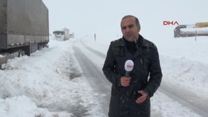 Descargar video: Erzincan Erzincan- Sivas Karayolunda Ulaşım Durdu