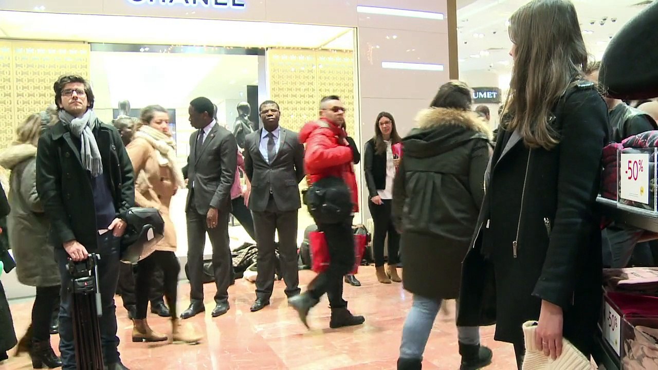 Liquidação de inverno começa em Paris