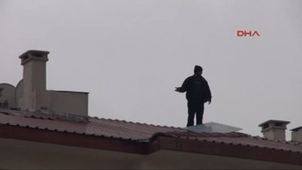 Tunceli'de Fırtına Çatıları Uçurdu