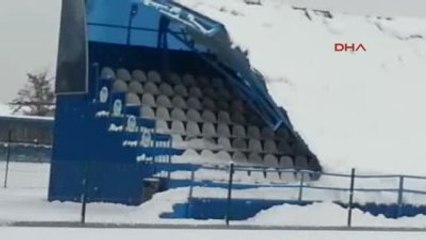 Stadyumun Tribün Çatısı Kardan Çöktü