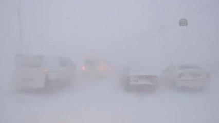 Yoğun Kar Yağışı Etkili Oluyor